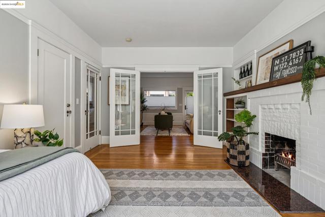 6426 Benvenue Ave, Oakland CA: https://media.crmls.org/mediaz/3977ce6d-316b-43d6-9169-a7a08f78b4e5.jpg