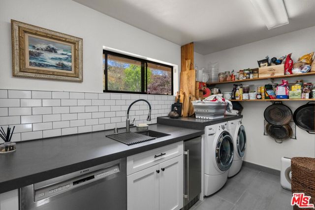10697 Calle Quebrada, Goleta CA: https://media.crmls.org/mediaz/397860e4-ea1f-4066-8ad1-c22f489d306a.jpg