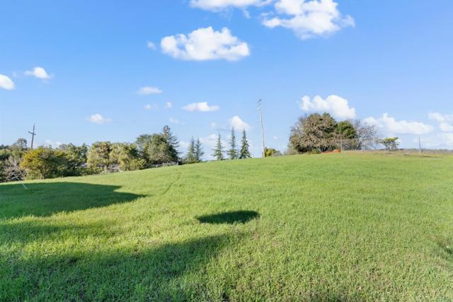 13206 Wright Way, Los Altos Hills CA: https://media.crmls.org/mediaz/39786839-e6a3-4084-9cac-22fa05248378.jpg