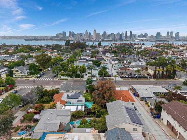 309 11 E Ave, Coronado CA: https://media.crmls.org/mediaz/3978f877-2585-40cf-91e4-ae737c83e593.jpg
