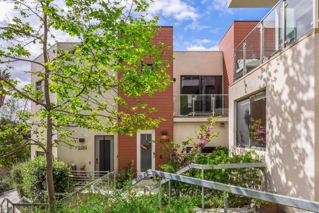 2879 B St, San Diego CA: https://media.crmls.org/mediaz/39791278-1885-45ac-9626-20060707f59d.jpg