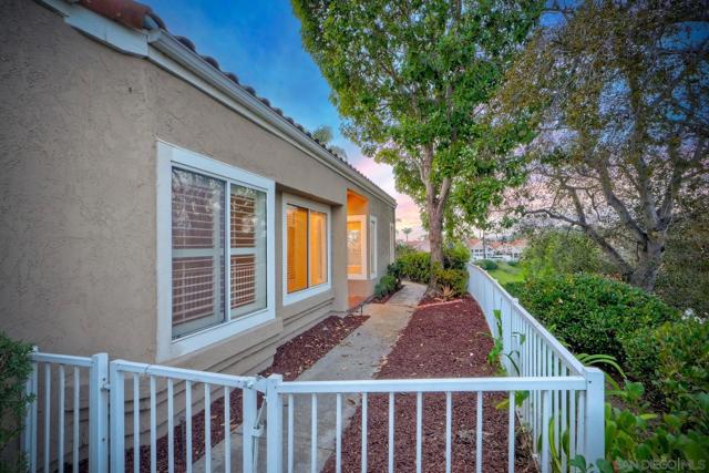 15638 Royal Crown Row, San Diego CA: https://media.crmls.org/mediaz/39791db1-59aa-4af0-8dcc-9de6c62010ca.jpg