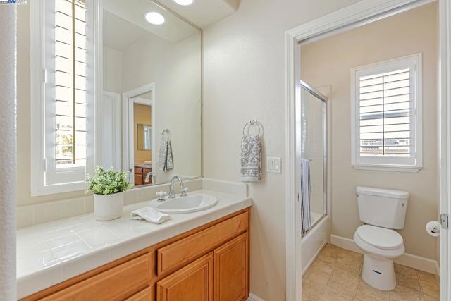 Image 40 of 51 For 9542 Velvet Leaf Cir