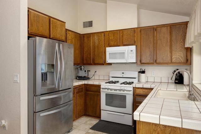 Detail Gallery Image 11 of 22 For 8449 Snow White Dr, El Cajon,  CA 92021 - 3 Beds | 2 Baths