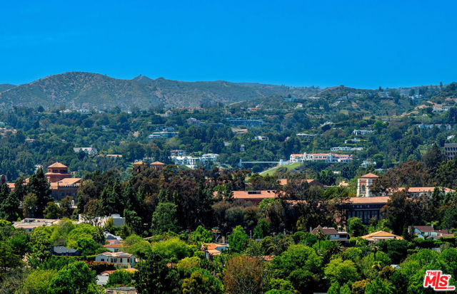 10430 Wilshire Boulevard, Los Angeles CA: https://media.crmls.org/mediaz/397aa9d6-5cc2-4098-bb48-8312431f8d36.jpg