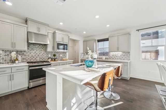 37898 Seafarer Road, Newark CA: https://media.crmls.org/mediaz/397acf0e-a2a1-4c21-8f8b-fb3c2d9e8334.jpg