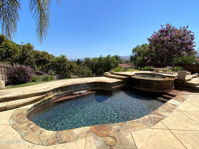 1061 Shoal Creek Court, Simi Valley CA: https://media.crmls.org/mediaz/397b183c-4fdc-4f67-8b7e-81a20c9aa914.jpg
