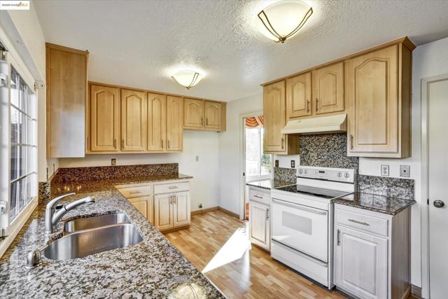34607 Wells Ave, Fremont CA: https://media.crmls.org/mediaz/397c017c-7a13-4dfb-9346-24e1d38b7867.jpg