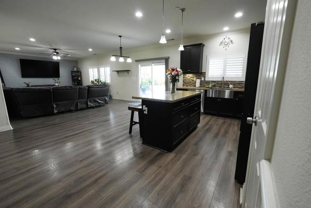 3326 Crowfoot, San Bernardino CA: https://media.crmls.org/mediaz/397c0e9c-13b7-4493-92e7-4471165caea3.jpg