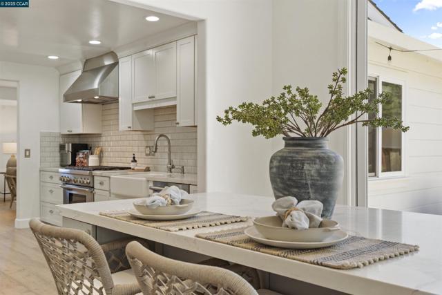 273 Valle Vista Dr, Danville CA: https://media.crmls.org/mediaz/397c2a22-391a-4999-bd82-3e34b19e5287.jpg