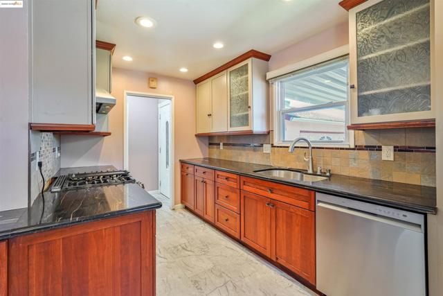836 Stella St, Vallejo CA: https://media.crmls.org/mediaz/397cad78-8274-4558-800f-05ac0da887ec.jpg
