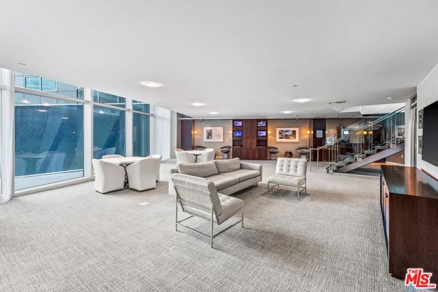 13700 MARINA POINTE Drive, Marina del Rey CA: https://media.crmls.org/mediaz/397d5862-3030-4f0b-93a0-253cad9772b2.jpg