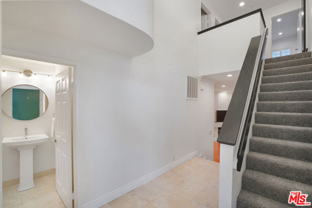 11636 Montana Avenue, Los Angeles CA: https://media.crmls.org/mediaz/397e052e-6851-4dca-812e-ac1c7ace941f.jpg