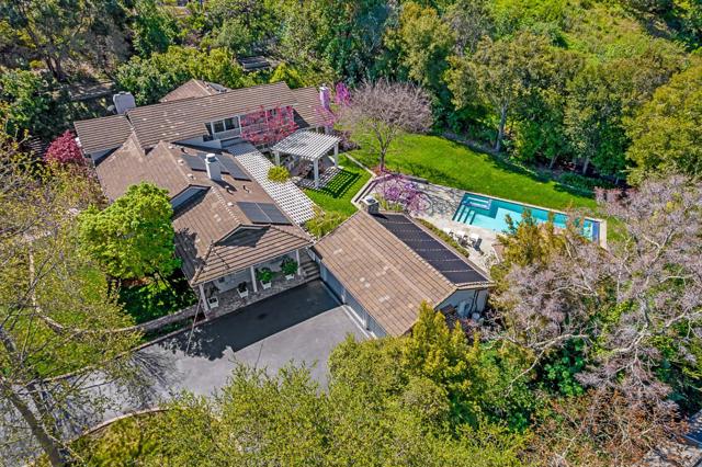 25600 Willow Pond Lane, Los Altos Hills CA: https://media.crmls.org/mediaz/397e325d-9ef8-4ab8-a022-59d742957321.jpg