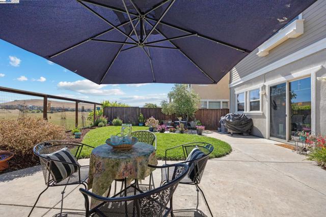 9779 Reimers Way, Dublin CA: https://media.crmls.org/mediaz/397f56f1-e024-436c-bd8b-b7c3b8583f48.jpg