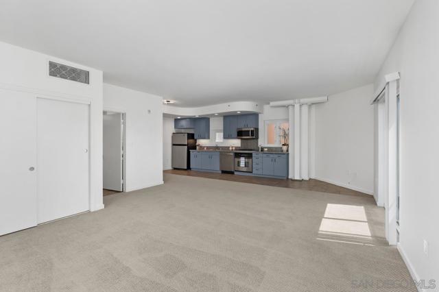 550 15Th St, San Diego CA: https://media.crmls.org/mediaz/397f71cc-1bcb-4121-b562-1a7d5cc6f4af.jpg