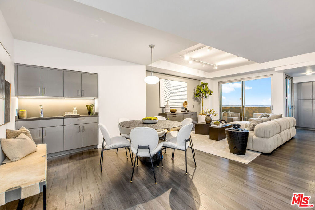 7250 Franklin Avenue #1204