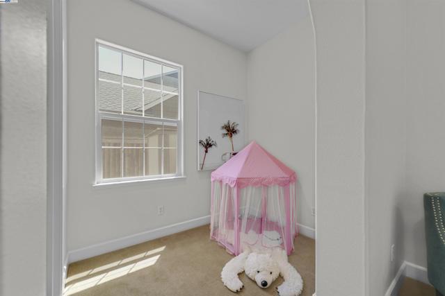 1993 Fairway Oaks Dr, Ripon CA: https://media.crmls.org/mediaz/397ffe0c-5a72-4a92-942c-d80ba7ba2993.jpg
