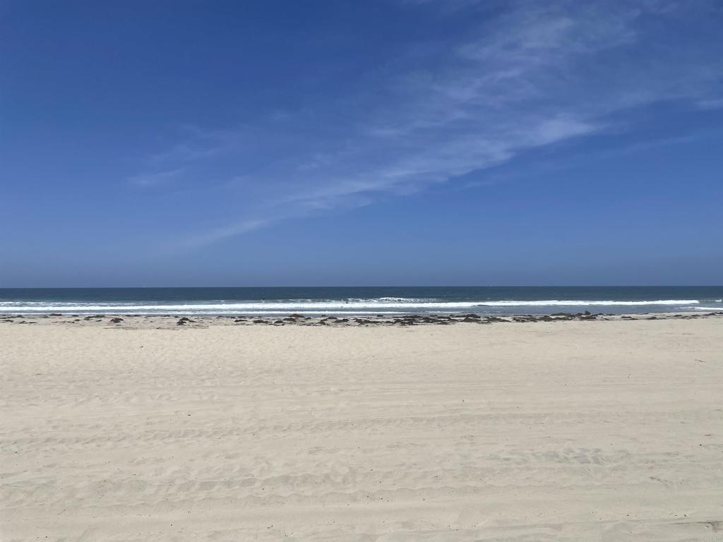 https://media.crmls.org/mediaz/3980aa2b-342e-4eb5-b835-f0b42032ab32.jpg?preset=X-Large