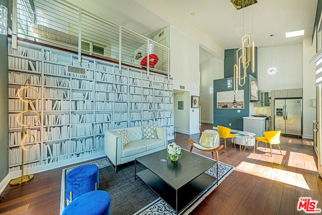 600 S Ridgeley Drive, Los Angeles CA: https://media.crmls.org/mediaz/39810f12-99c9-4571-8276-5b9682553145.jpg