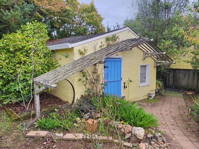 3360 Merrill Road, Aptos CA: https://media.crmls.org/mediaz/3981ff4e-0cff-47c0-a775-5d5bc8e808c3.jpg