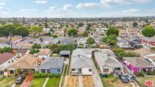 834 E 90th Street, Los Angeles CA: https://media.crmls.org/mediaz/3982ea5c-ec69-4e14-832c-25431aeadccf.jpg