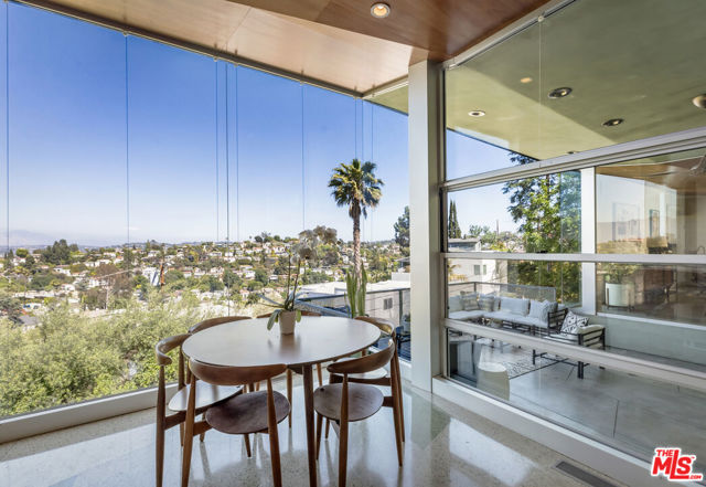 3813 Ronda Vista Place, Los Angeles CA: https://media.crmls.org/mediaz/398308ad-2c46-4355-b43c-ab22017cc4cf.jpg