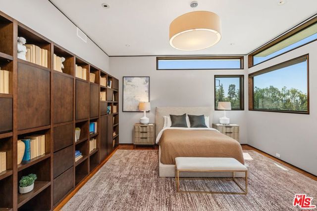 1005 Elden Way, Beverly Hills CA: https://media.crmls.org/mediaz/39834647-8683-413c-83d1-b7e79973a3cf.jpg