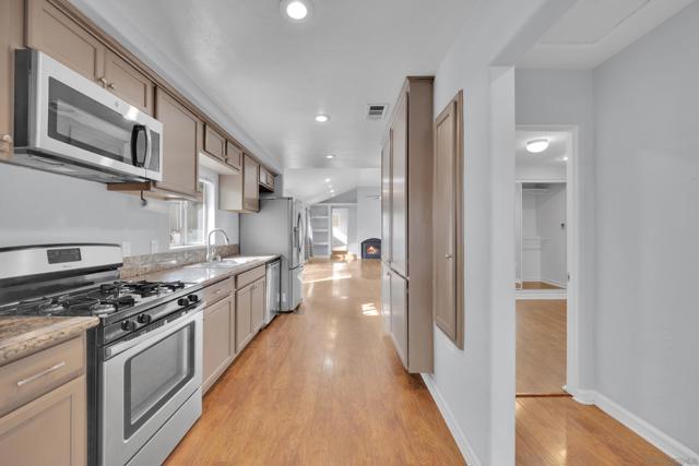 5170 Randlett Dr, La Mesa CA: https://media.crmls.org/mediaz/39836318-13f7-491d-ae9f-a7eb2be70db2.jpg