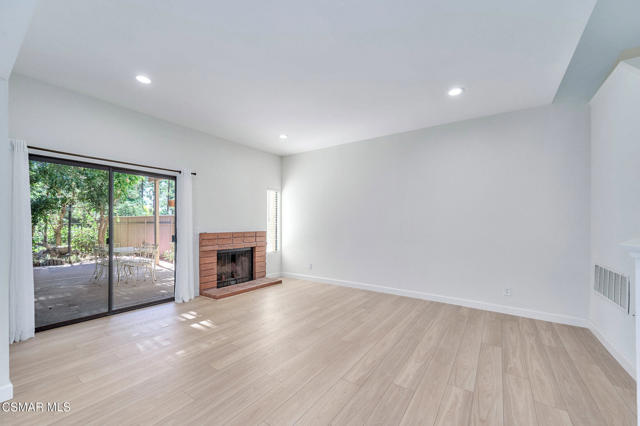 3011 Marigold Place, Thousand Oaks CA: https://media.crmls.org/mediaz/39838c32-7c14-4aca-8712-89eca6d21d8c.jpg