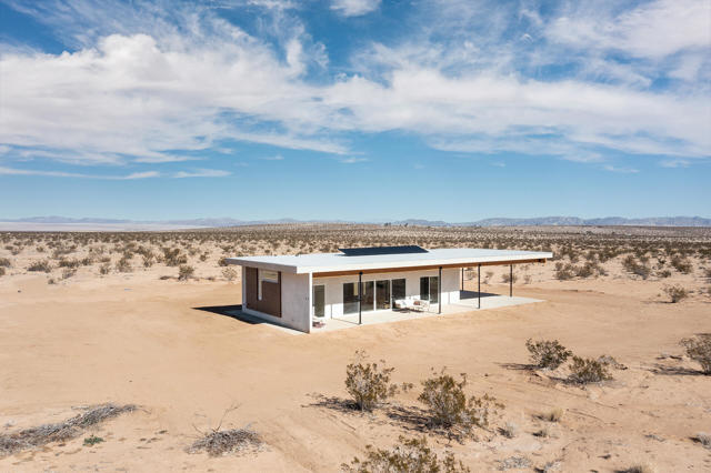 62751 Winters Road, Joshua Tree CA: https://media.crmls.org/mediaz/3983b36f-a572-4afa-9170-cc311ab15e74.jpg