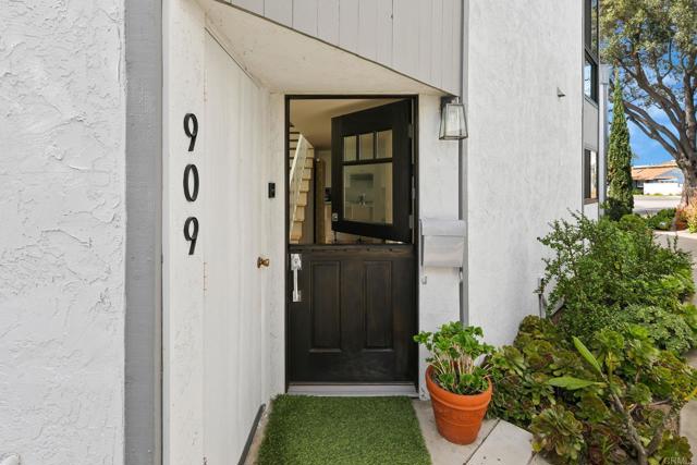 Detail Gallery Image 5 of 51 For 909 Olive Ave, Coronado,  CA 92118 - 2 Beds | 2 Baths