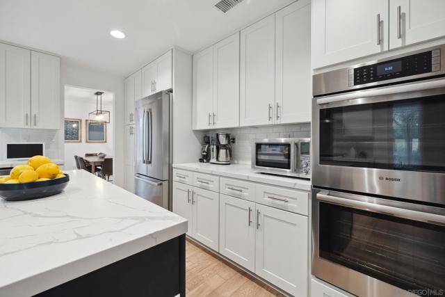 28145 Shady Meadow Ln, Yorba Linda CA: https://media.crmls.org/mediaz/3984362f-262a-4c86-8341-91b69c9d9ce2.jpg