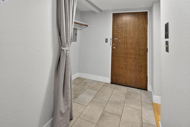 400 Davis St, San Leandro CA: https://media.crmls.org/mediaz/3984369a-fe0d-49be-8578-0a958ece7499.jpg