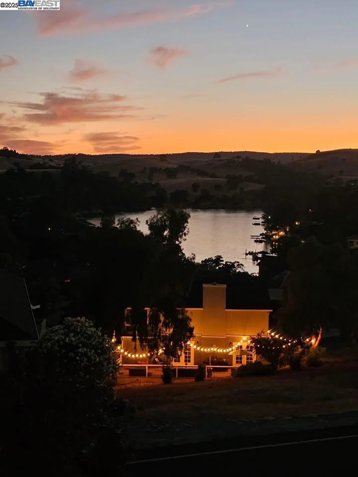https://media.crmls.org/mediaz/39844634-8f53-49b6-a613-5ff960d2a1bb.jpg?preset=X-Large