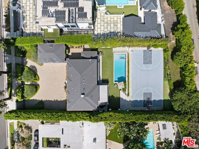 1214 Coldwater Canyon Drive, Beverly Hills CA: https://media.crmls.org/mediaz/39847773-cd4a-4bf6-8482-ae5e610b27ae.jpg