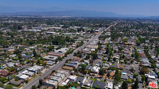 13444 Burbank Boulevard, Sherman Oaks CA: https://media.crmls.org/mediaz/3984cebb-550a-4f9f-9327-6c48194d96a8.jpg