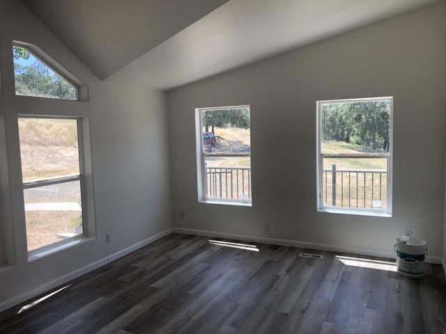 8260 Hunters Valley Road, Mariposa CA: https://media.crmls.org/mediaz/3984d7af-7ded-4a45-9df9-b8c47517da12.jpg