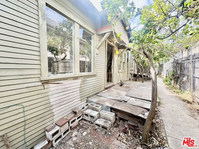 2005 4th Street photo 17