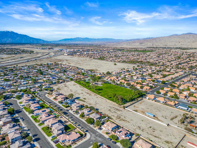 43820 Cape Cod Court, Indio CA: https://media.crmls.org/mediaz/398681c4-71da-4237-b14a-5dd62999fee0.jpg