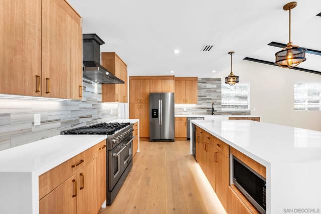 7105 Mimosa Dr, Carlsbad CA: https://media.crmls.org/mediaz/39874c2e-976f-4811-a25d-d540655c34cf.jpg