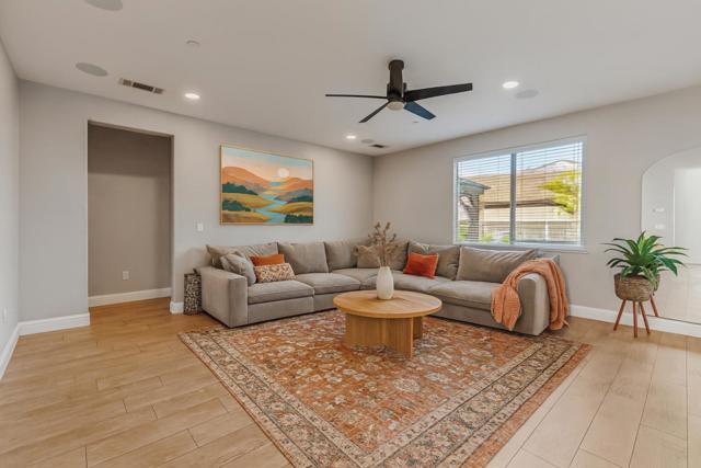 9565 Grande Drive, Gilroy CA: https://media.crmls.org/mediaz/39877a87-8f48-4b57-afb6-225a516d29a4.jpg