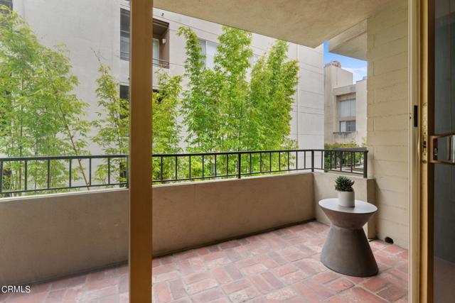 Detail Gallery Image 42 of 50 For 1300 Midvale Ave #407,  Los Angeles,  CA 90024 - 2 Beds | 2 Baths