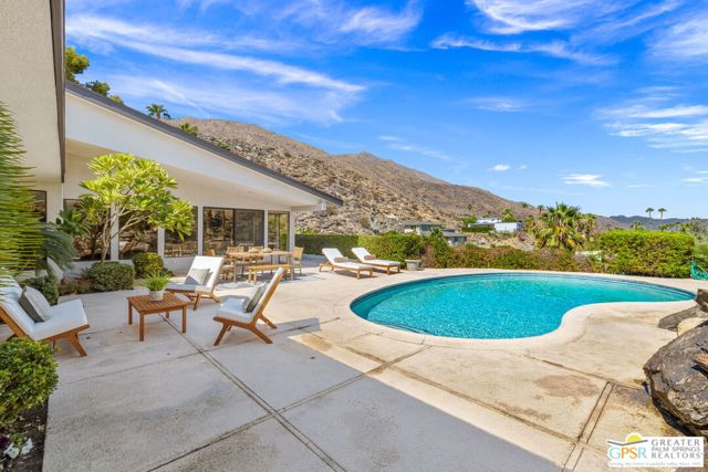 13 Cahuilla Hills Drive, Palm Springs CA: https://media.crmls.org/mediaz/3987a6fd-7dad-4c1b-970e-7c3df5612274.jpg