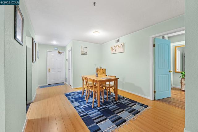 535 Pierce St, Albany CA: https://media.crmls.org/mediaz/3987fd5d-cb03-43e3-8293-c831ee9ec7fc.jpg