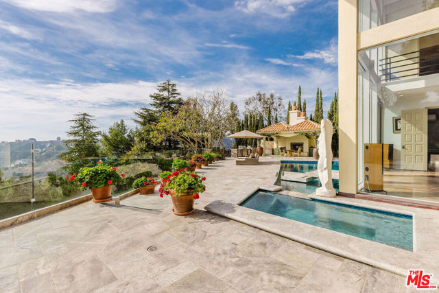 1401 Bel Air Road, Los Angeles CA: https://media.crmls.org/mediaz/39884b3c-cad0-4806-ba30-840213c8a8ee.jpg