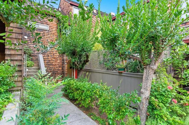 103 Peter Coutts Circle, Stanford CA: https://media.crmls.org/mediaz/3988ca5b-633c-4c3a-952e-e297d03beb0f.jpg