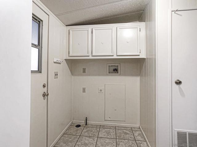 1930 W San Marcos Blvd, San Marcos CA: https://media.crmls.org/mediaz/39893285-c660-4296-9cc8-1896cb1011e3.jpg