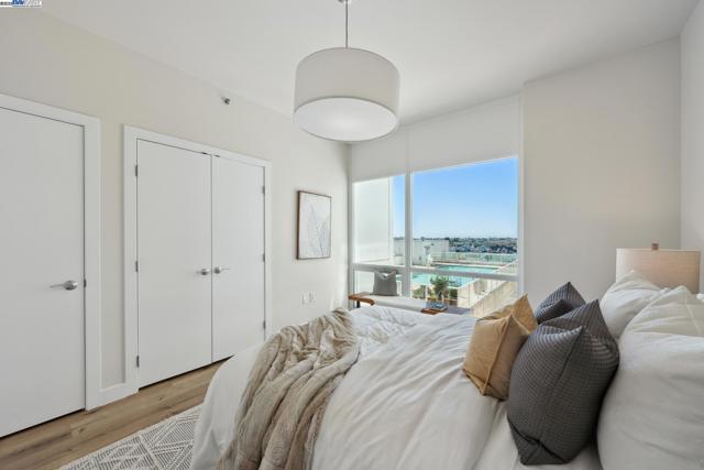 222 Broadway, Oakland CA: https://media.crmls.org/mediaz/39897028-90ed-4409-bd21-b2ac803fd653.jpg