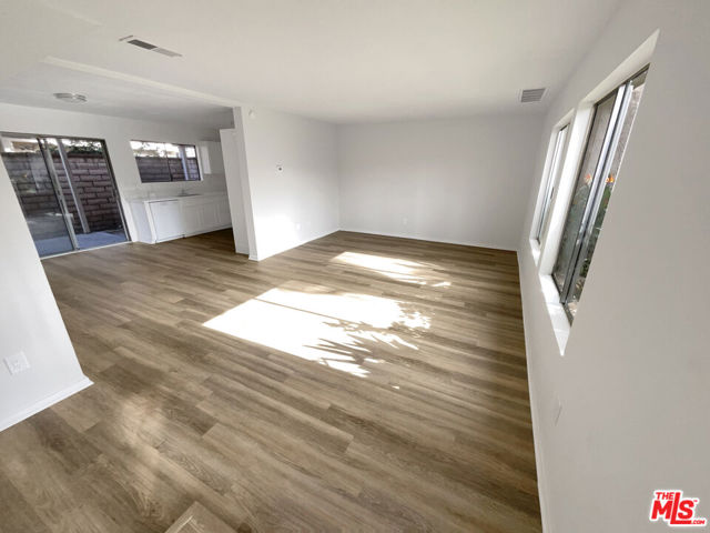 700 W La Veta Avenue, Orange CA: https://media.crmls.org/mediaz/3989fa4a-ecb3-4a1d-9cc0-c29c4c4bef8c.jpg